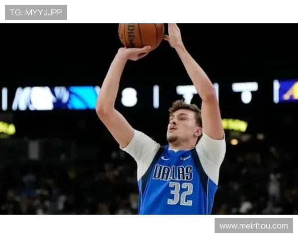 弗拉格表现不佳23投仅7中贡献16分8板6助1断却遭遇5次犯规困扰